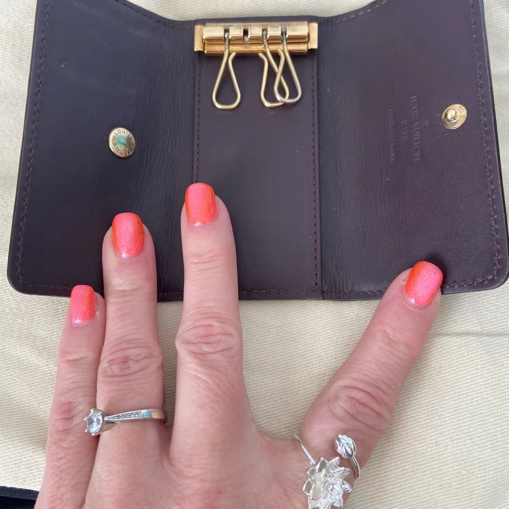 Louis Vuitton Vernis Monogram Keyholder - Picture 2 of 5